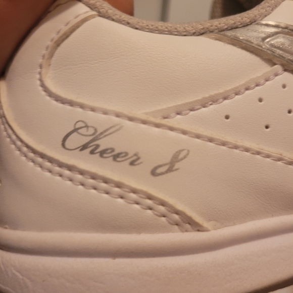 Asics white "Cheer 8" sneakers Sz.5 - Picture 4 of 7